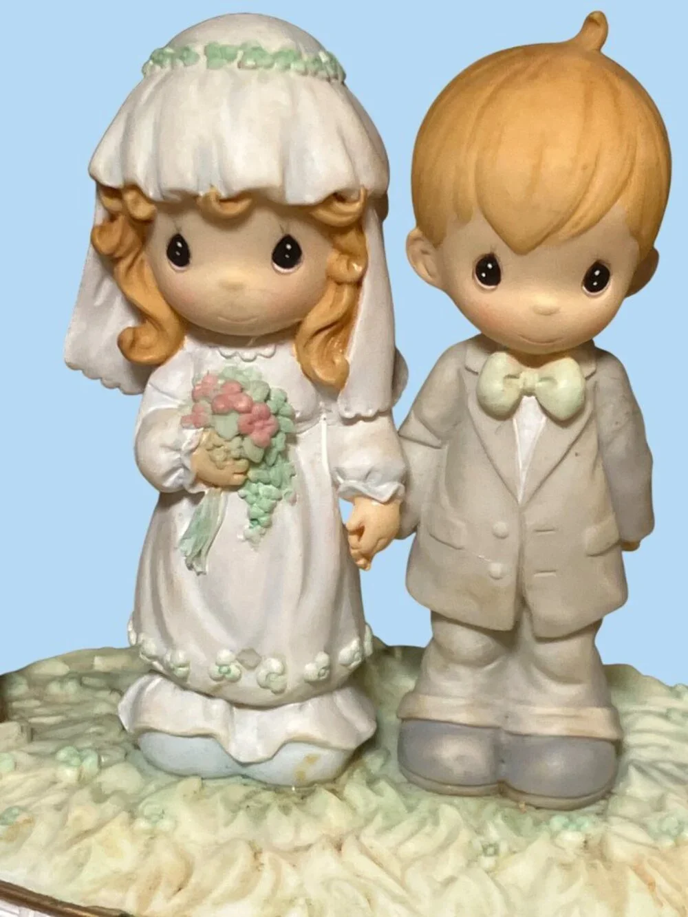 Precious Moments 2003 Wedding Figurine Bride and Groom Under Arch